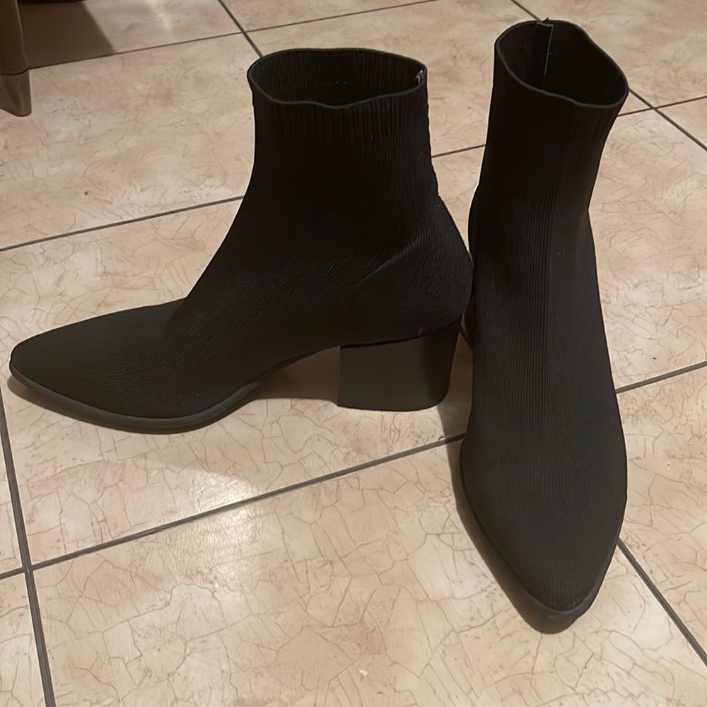 Men’s knit heeled boot